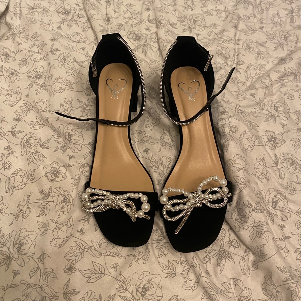 Windsor pearl and gem bow shoes